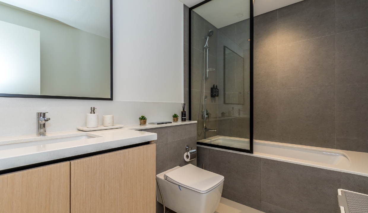 Modern Elegance | 3-Bed + Maid in Burj Crown-26