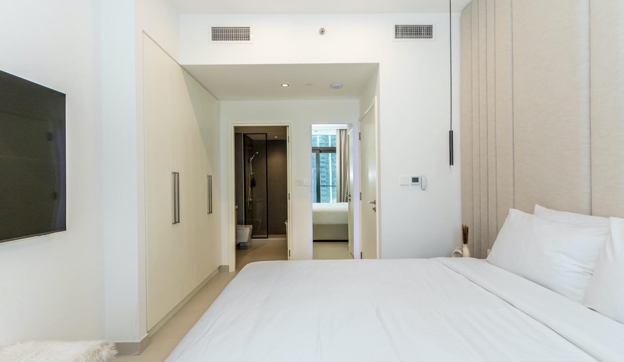 Upgraded 3 BR | Burj Khalifa View | Multiple Units-17
