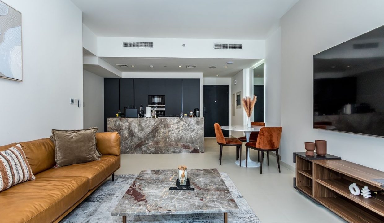 Spacious 3Bedroom Apartment for Rent in Burj Crown-4