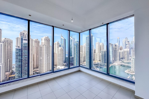 Central Modern 3 Bed with Panoramic Marina View-2