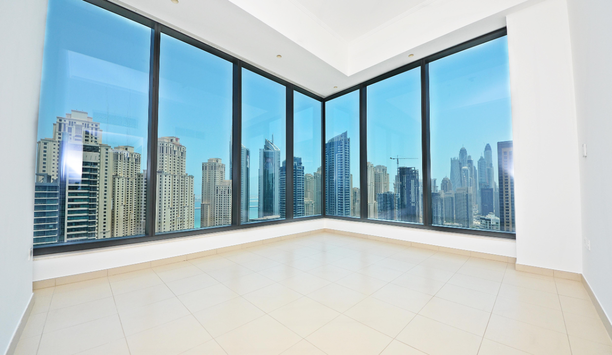 Central Modern 3 Bed with Panoramic Marina View-11