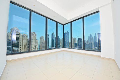 Central Modern 3 Bed with Panoramic Marina View-11
