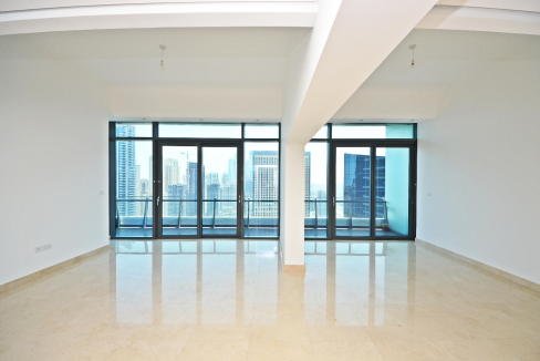 Central Modern 3 Bed with Panoramic Marina View-12