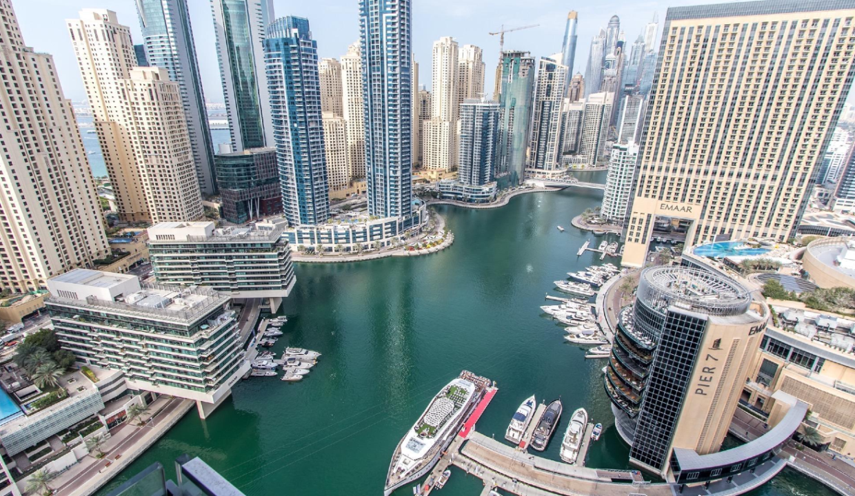 Central Modern 3 Bed with Panoramic Marina View-13