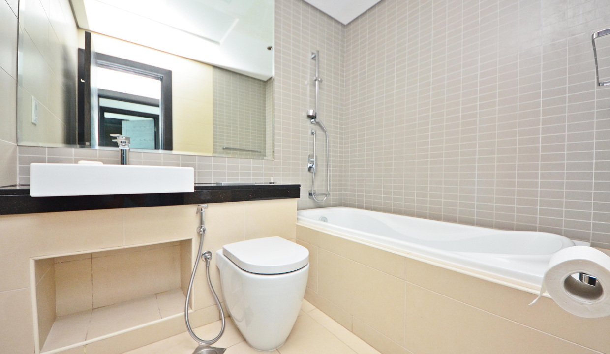 Central Modern 3 Bed with Panoramic Marina View-16
