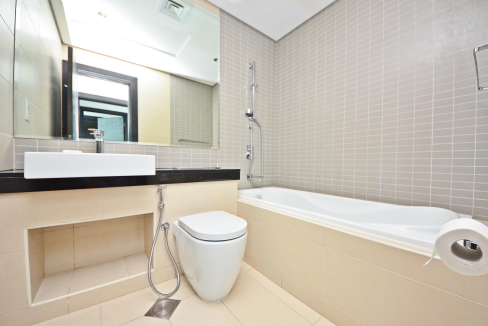 Central Modern 3 Bed with Panoramic Marina View-16