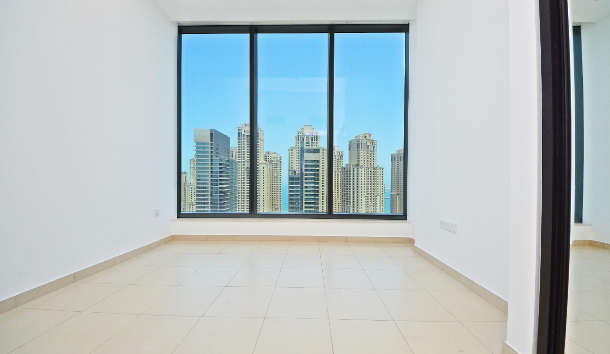Central Modern 3 Bed with Panoramic Marina View-3