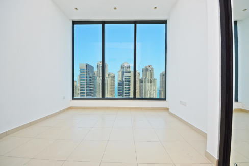 Central Modern 3 Bed with Panoramic Marina View-3