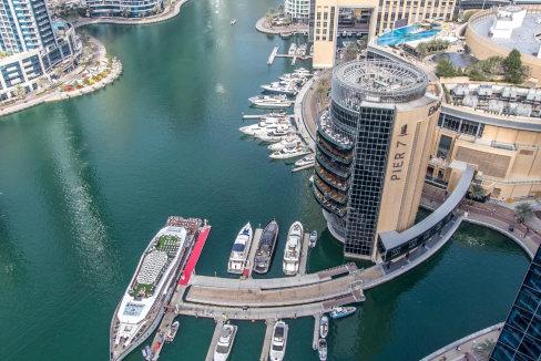 Central Modern 3 Bed with Panoramic Marina View-4