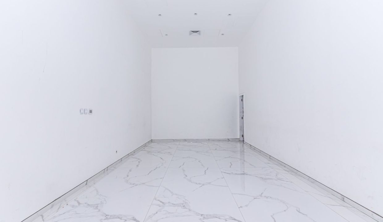 Versatile Retail Space with Prime Marina Promenade-4
