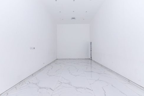 Versatile Retail Space with Prime Marina Promenade-4