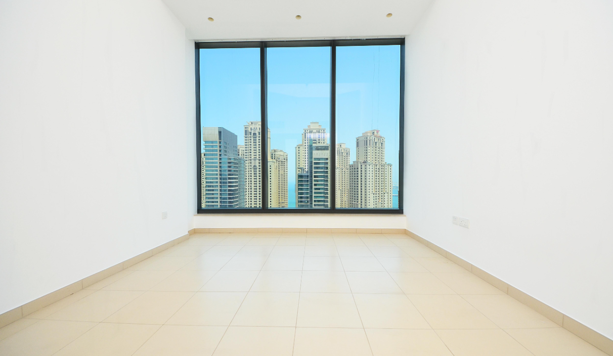 Central Modern 3 Bed with Panoramic Marina View-6