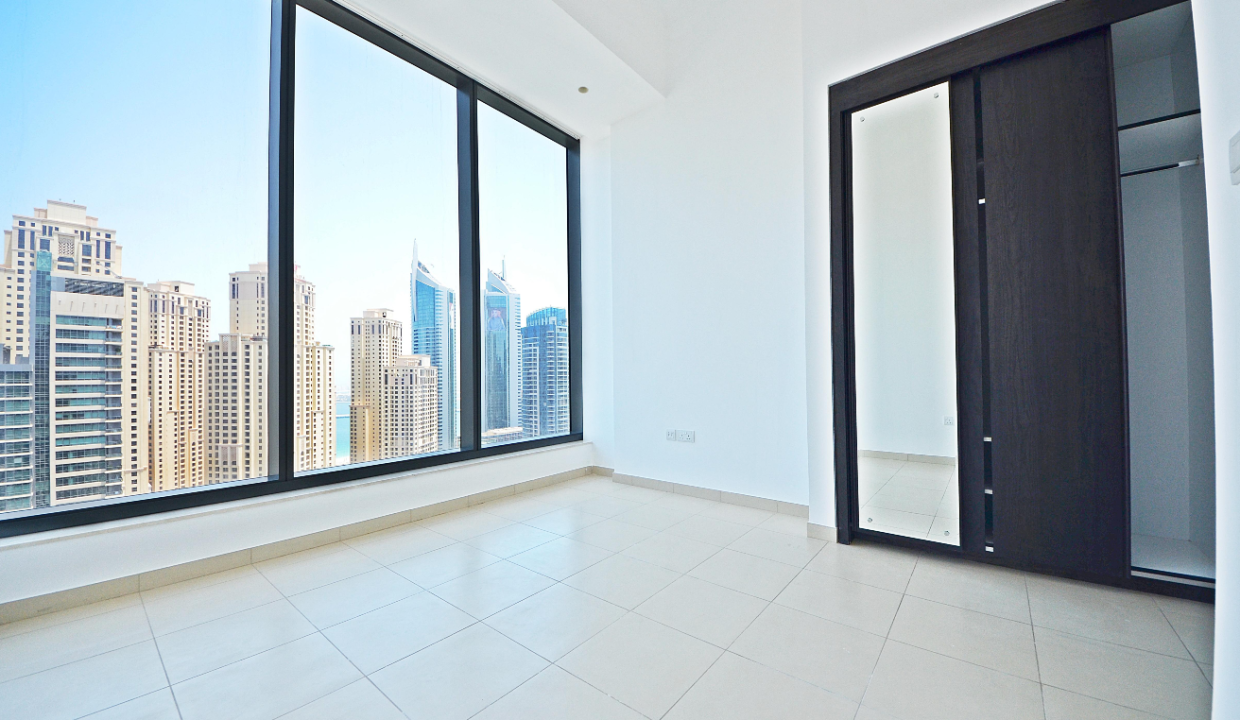 Central Modern 3 Bed with Panoramic Marina View-7