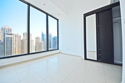 Central Modern 3 Bed with Panoramic Marina View-7