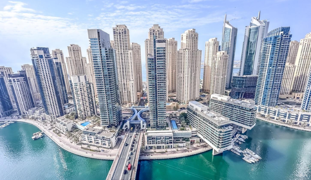 Central Modern 3 Bed with Panoramic Marina View-10