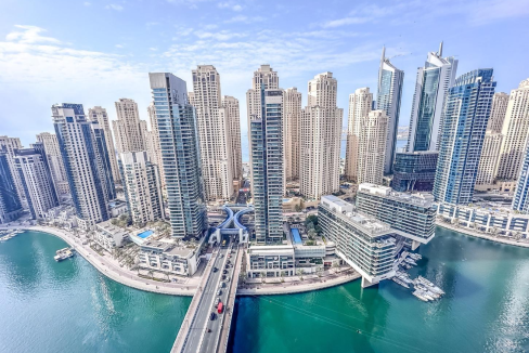 Central Modern 3 Bed with Panoramic Marina View-10