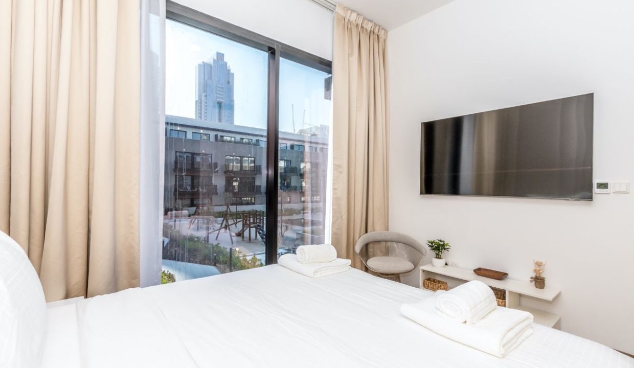 Vacant|Pool View|2BR+Study room-11