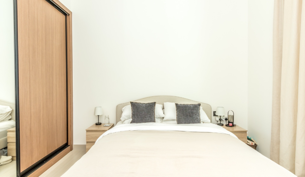 Stunning 1-Bedroom Apartment in Binghatti-11