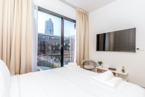Vacant|Pool View|2BR+Study room-11