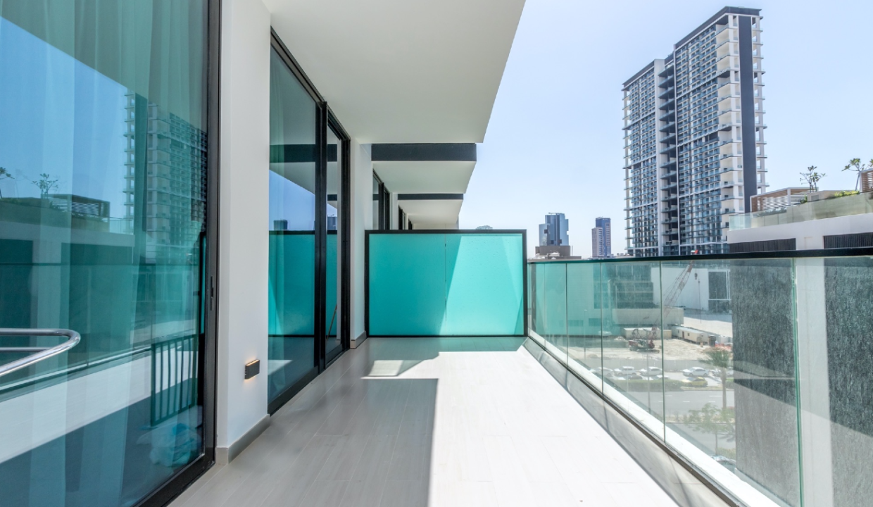 Stunning 1-Bedroom Apartment in Binghatti-12