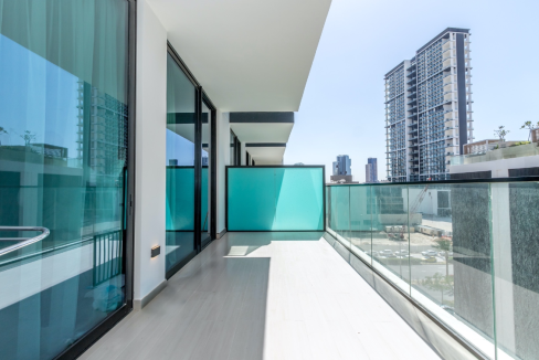 Stunning 1-Bedroom Apartment in Binghatti-12