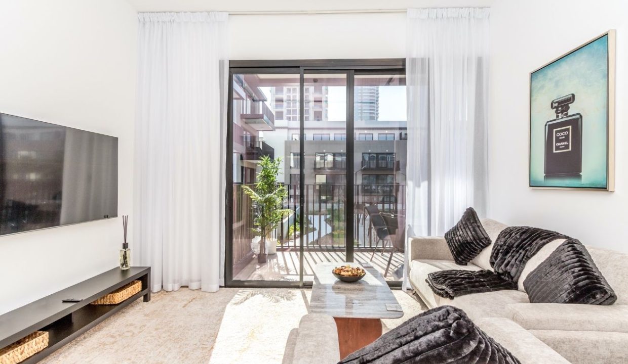 Vacant|Pool View|2BR+Study room-1