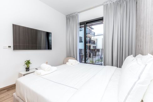 Vacant|Pool View|2BR+Study room-19