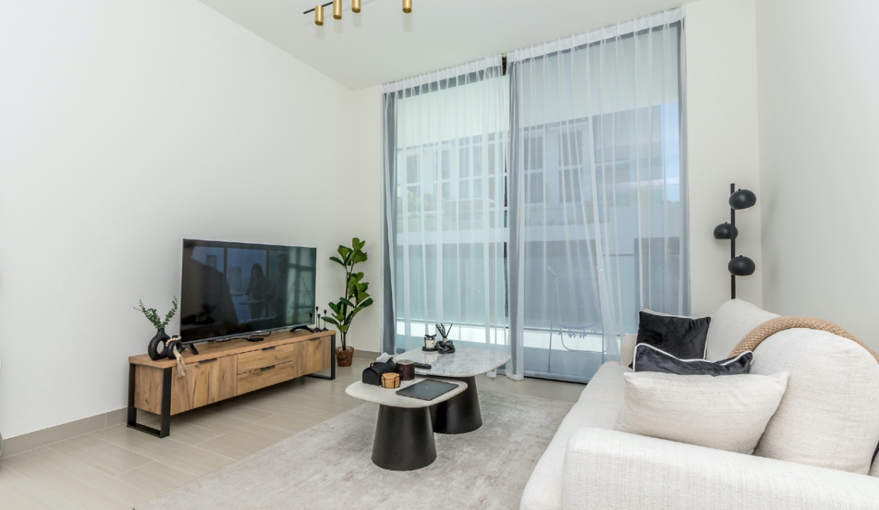 Stunning 1-Bedroom Apartment in Binghatti-4