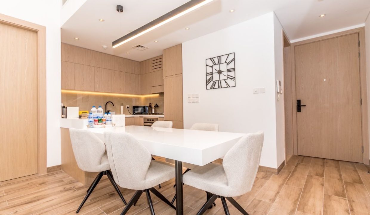 Vacant|Pool View|2BR+Study room-5