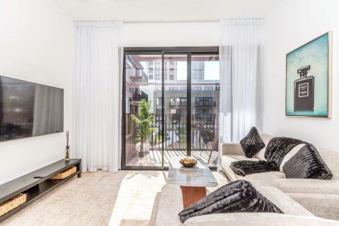 Vacant|Pool View|2BR+Study room-1