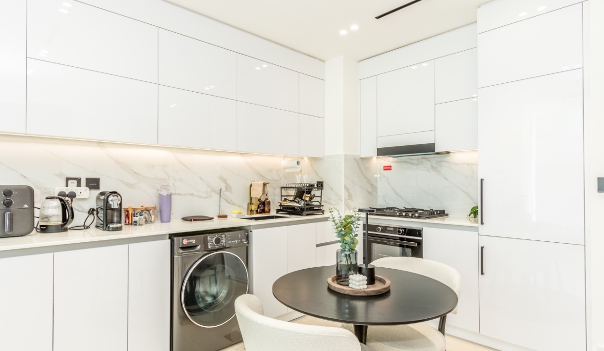 Stunning 1-Bedroom Apartment in Binghatti-8