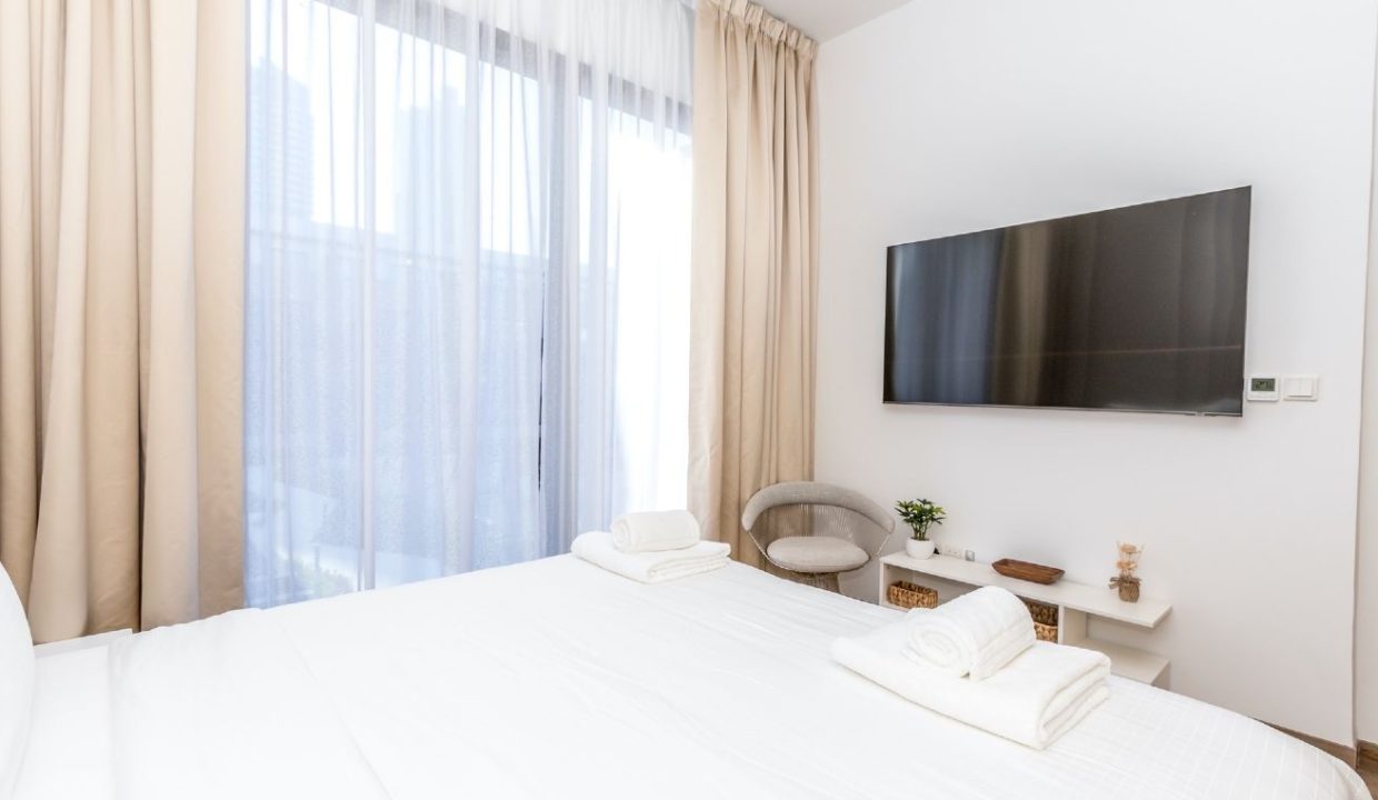 Vacant|Pool View|2BR+Study room-10