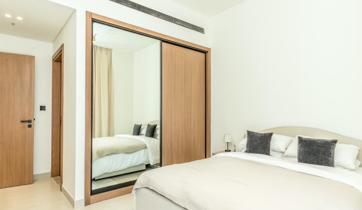 Stunning 1-Bedroom Apartment in Binghatti-10