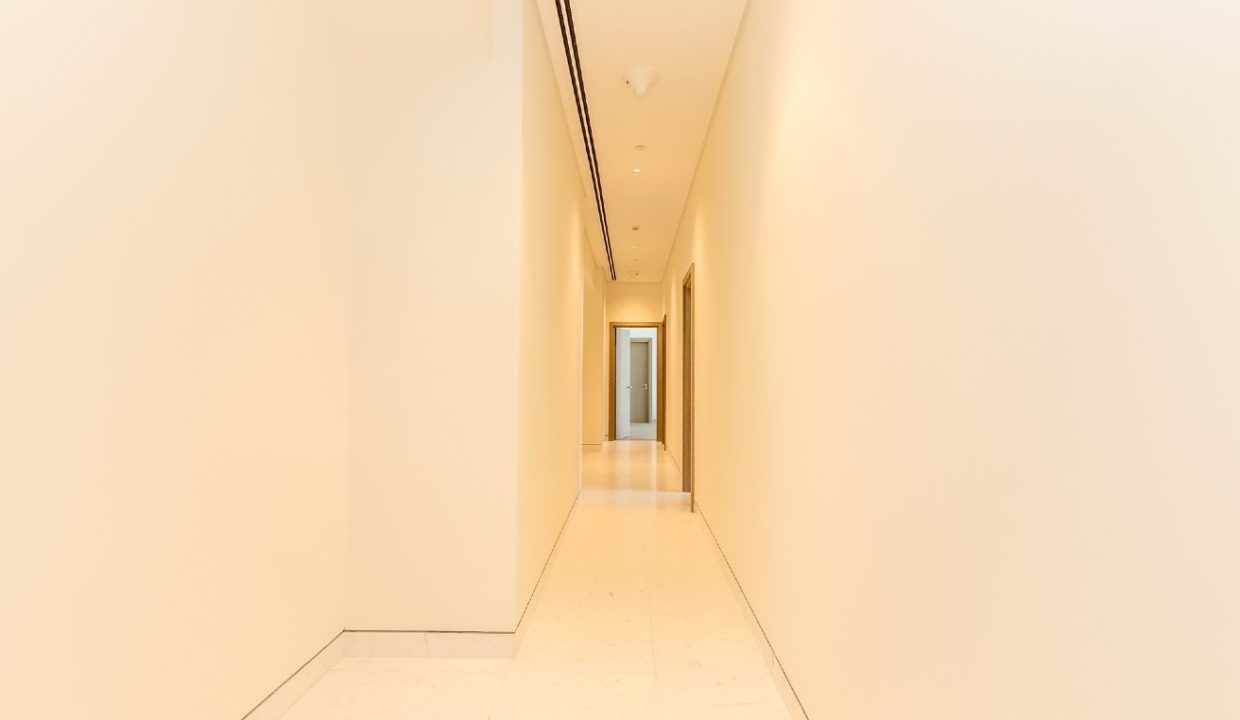 Elegant 4BR Penthouse with Panoramic Lagoon View-14