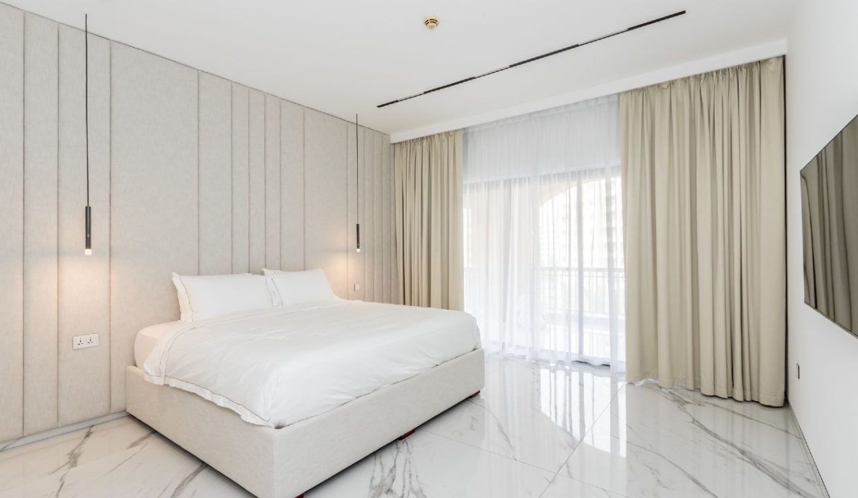 Luxury   3BR Fully Upgraded & Furnished-11