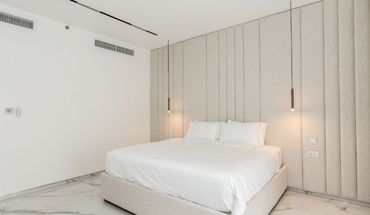 Luxury   3BR Fully Upgraded & Furnished-12
