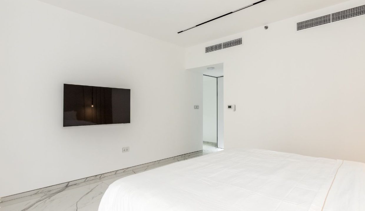 Luxury   3BR Fully Upgraded & Furnished-13