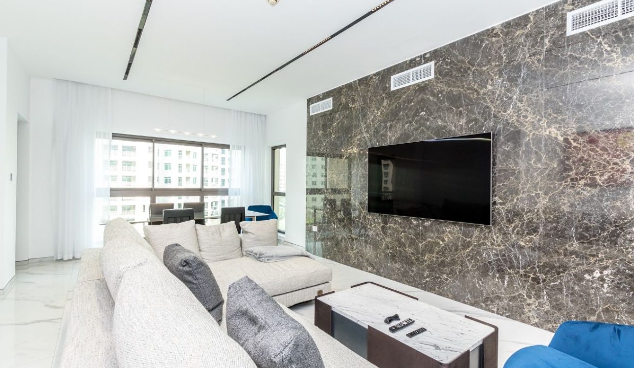 Luxury   3BR Fully Upgraded & Furnished-4