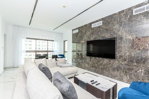 Luxury   3BR Fully Upgraded & Furnished-4