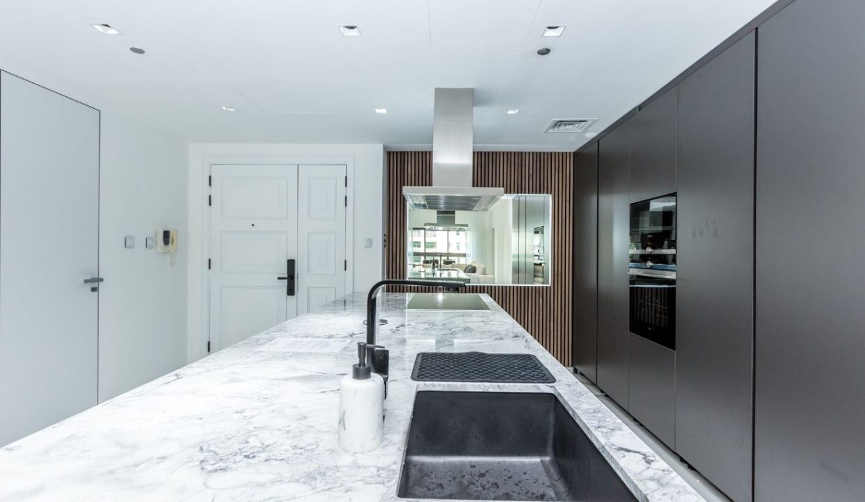 Luxury   3BR Fully Upgraded & Furnished-5