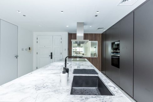 Luxury   3BR Fully Upgraded & Furnished-5
