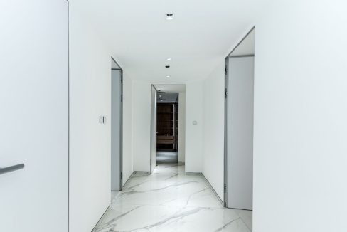 Luxury   3BR Fully Upgraded & Furnished-7