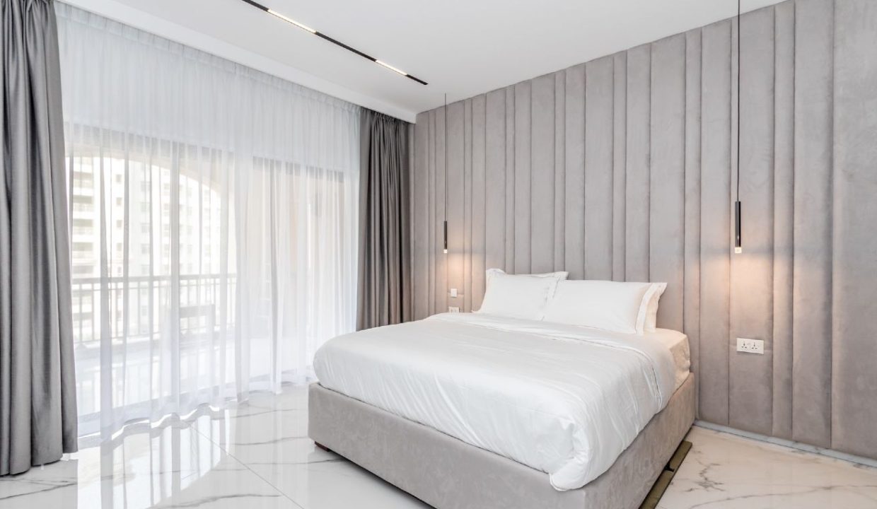 Luxury   3BR Fully Upgraded & Furnished-8