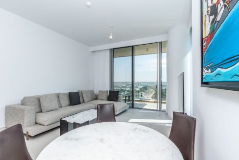Elegant 3-Bedroom Apartment in Ellington House-2