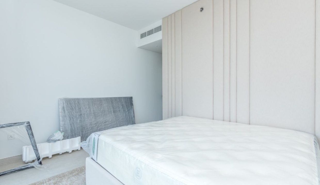 Elegant 3-Bedroom Apartment in Ellington House-11