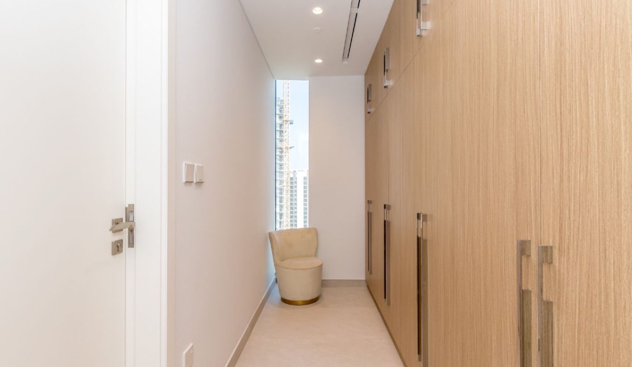 Elegant 3-Bedroom Apartment in Ellington House-12