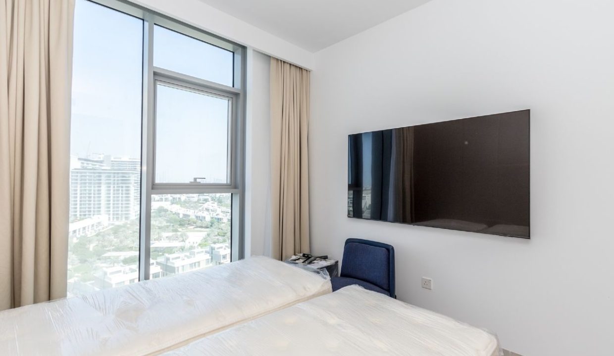 Elegant 3-Bedroom Apartment in Ellington House-13