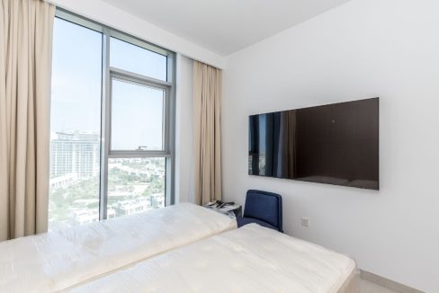 Elegant 3-Bedroom Apartment in Ellington House-13