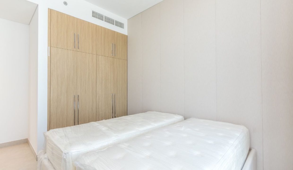 Elegant 3-Bedroom Apartment in Ellington House-14