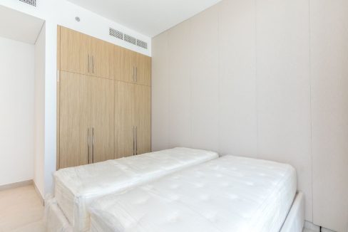 Elegant 3-Bedroom Apartment in Ellington House-14